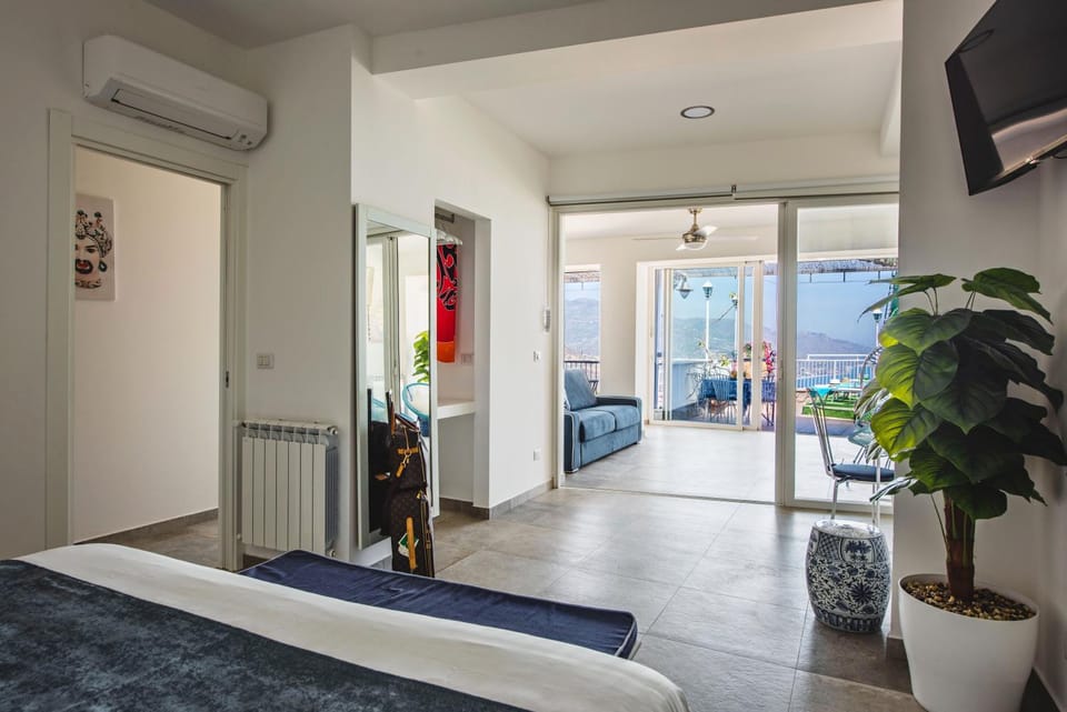 Bed, Photo of the whole room, Bedroom, Sea view, air conditioner
