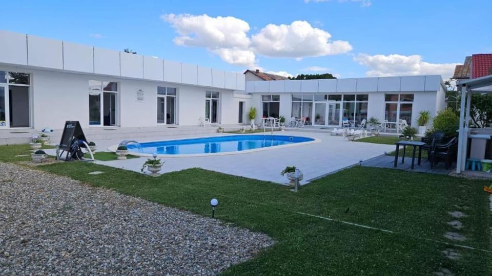 Fantastic camp Bed and Breakfast in Romania