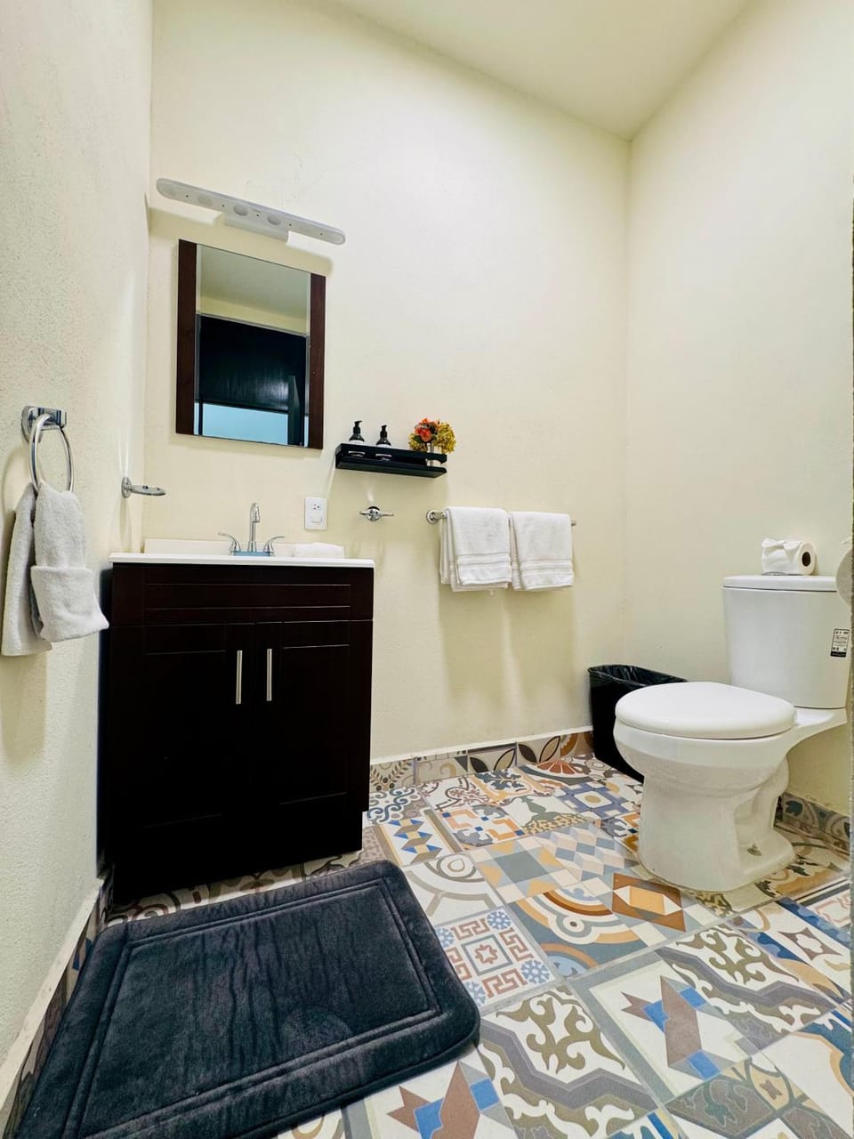 Toilet, Bathroom, towels