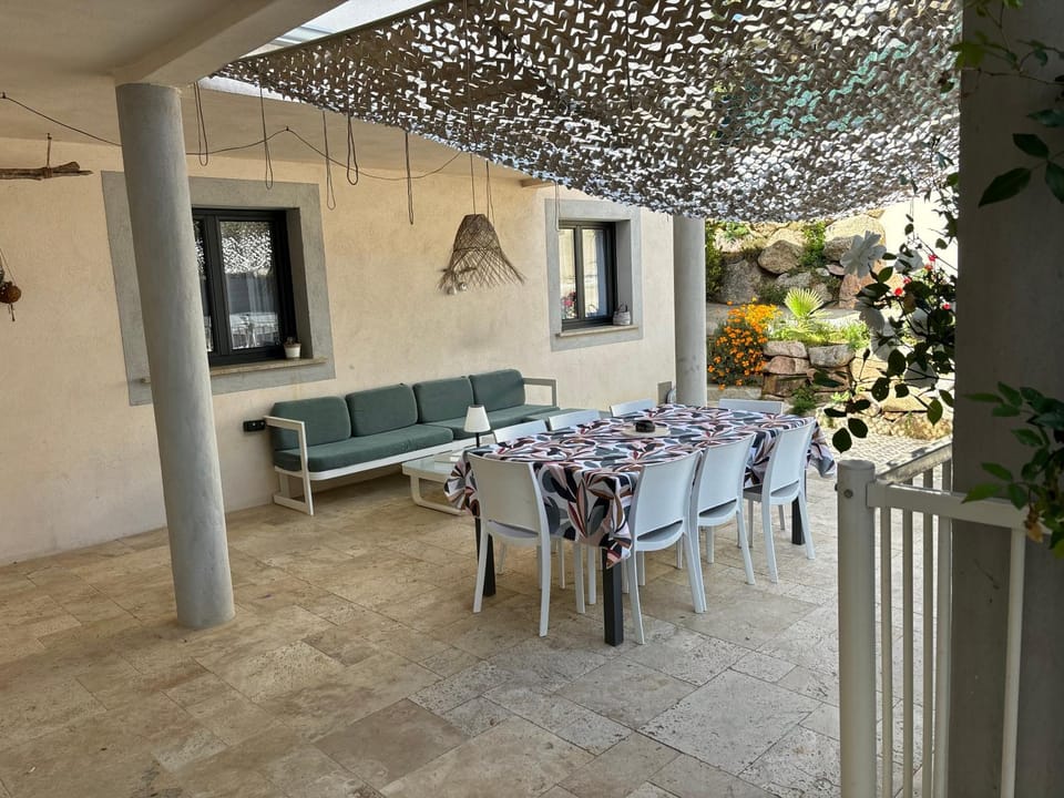 Patio, Dining area
