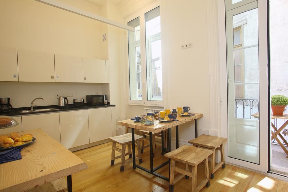 Kitchen or kitchenette, Dining area, Communal kitchen, pet friendly, toaster