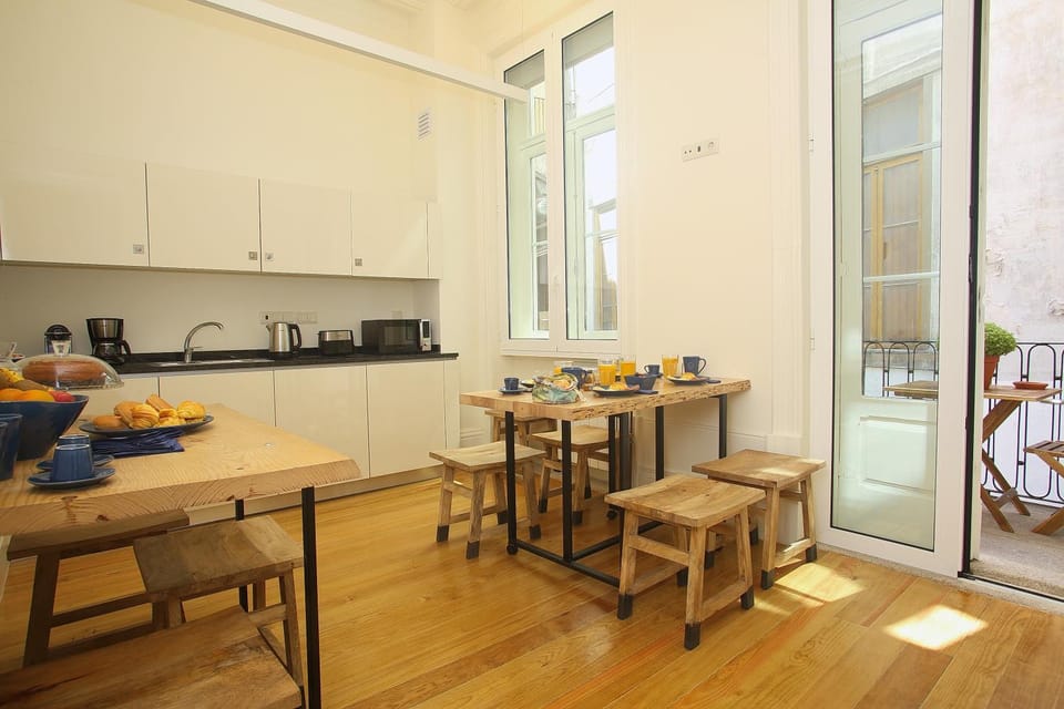 Kitchen or kitchenette, Dining area, Communal kitchen, pet friendly