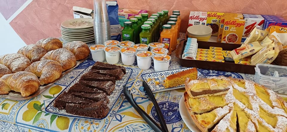 Breakfast, Continental breakfast, Buffet breakfast