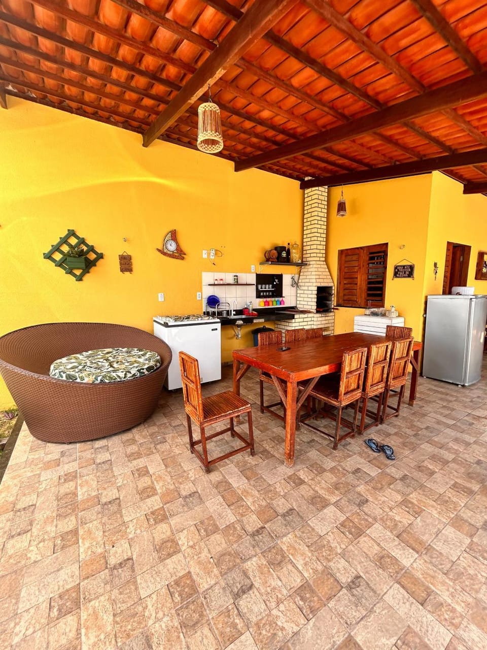Seating area, Dining area