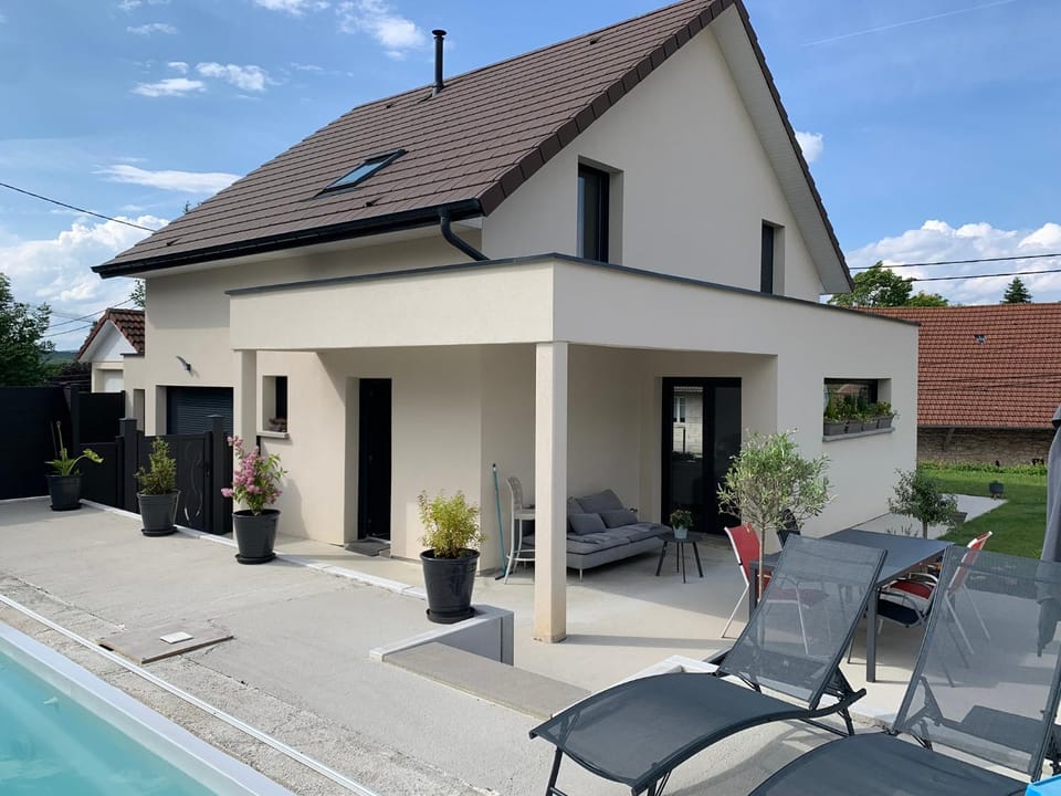 Property building, Day, Swimming pool, sunbed
