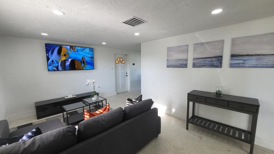 Communal lounge/ TV room