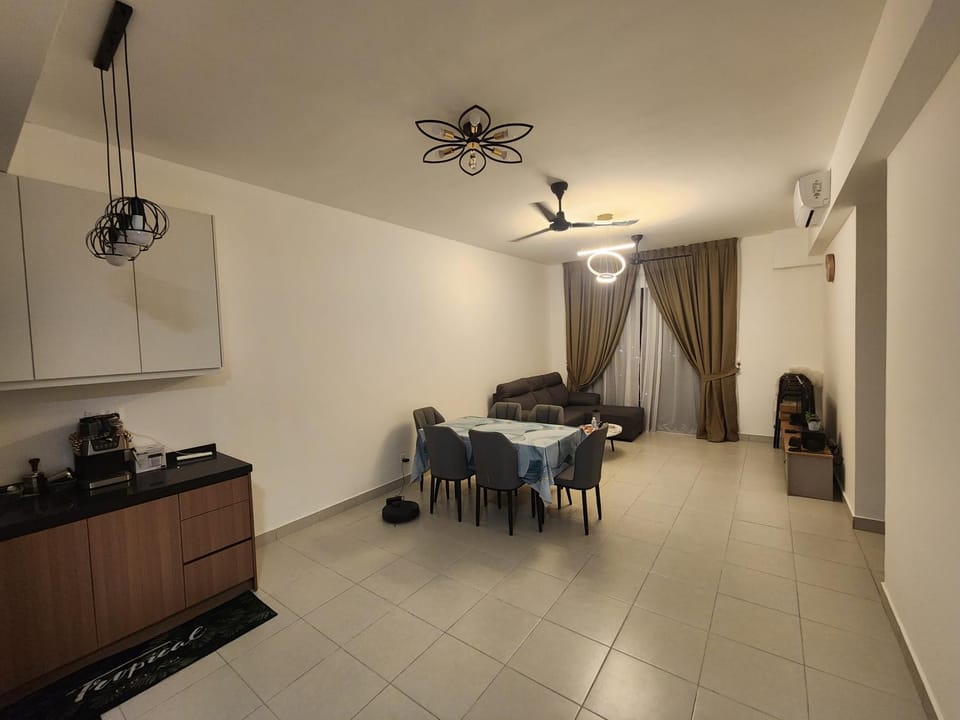 Netizen #MRT#Cheras#C180#3bedRooms#KLCC View#9PersonStay Apartment in Negeri Sembilan, Malaysia