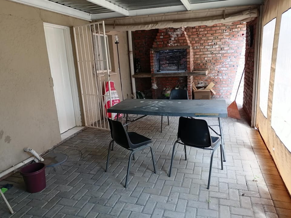 Property building, Seating area