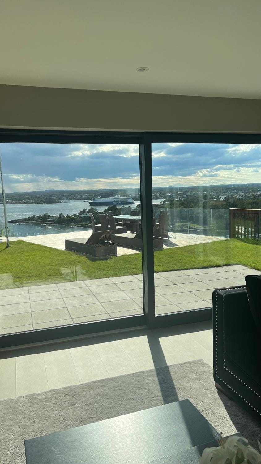Balcony/Terrace, Living room, Lake view