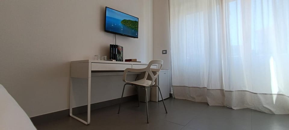 TV and multimedia, hair dresser