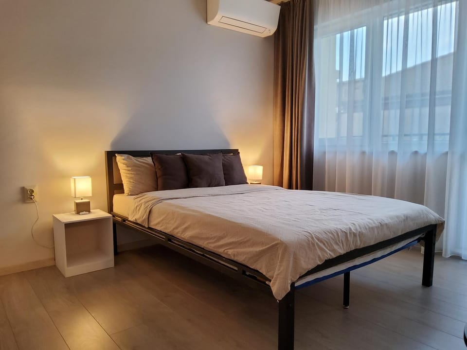 Bed, Photo of the whole room, Bedroom, air conditioner