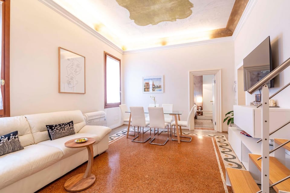 TV and multimedia, Seating area