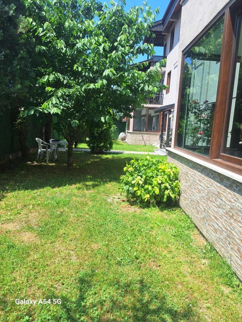 Property building, Garden, Balcony/Terrace