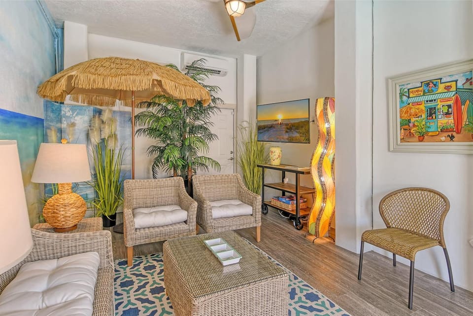 Peacock Villa - 5540 E House in Siesta Beach