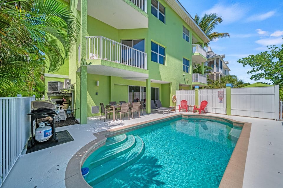 Latitude Adjustment - 461 House in Siesta Beach
