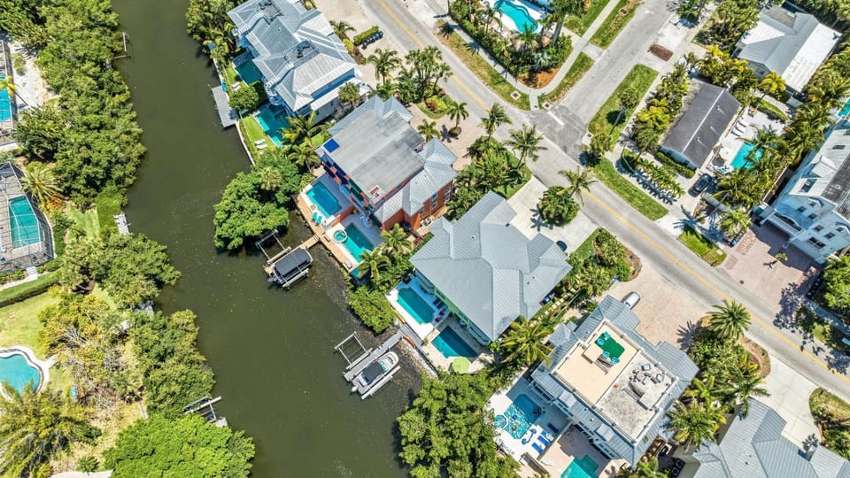 Latitude Adjustment - 461 House in Siesta Beach