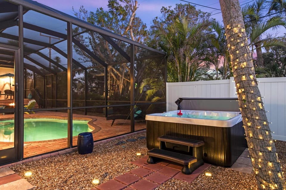 Hidden Treasure - 622 House in Siesta Key