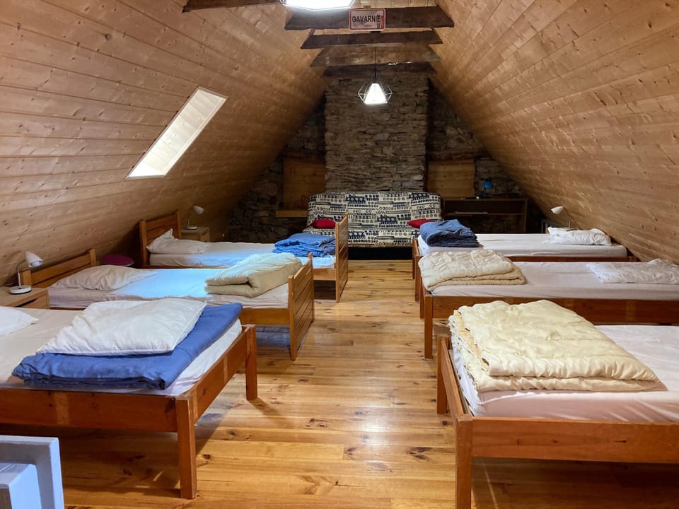 Photo of the whole room, children