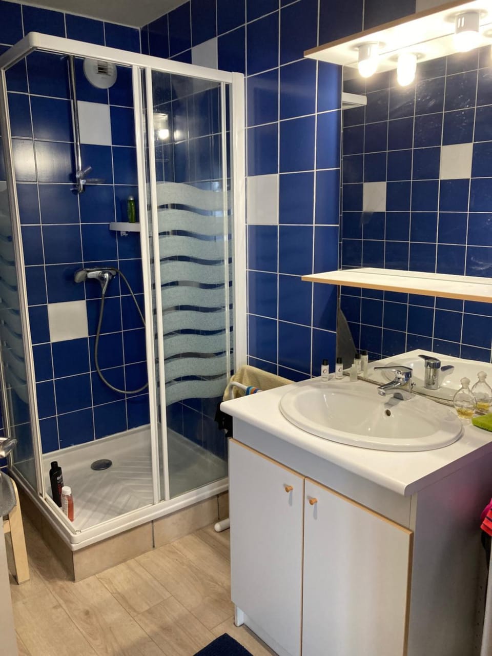 Shower, Bathroom, hair dryier