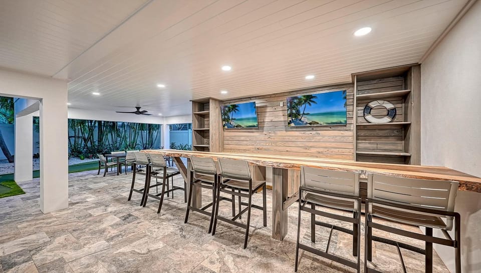 Tropical Oasis - 5290 House in Siesta Beach