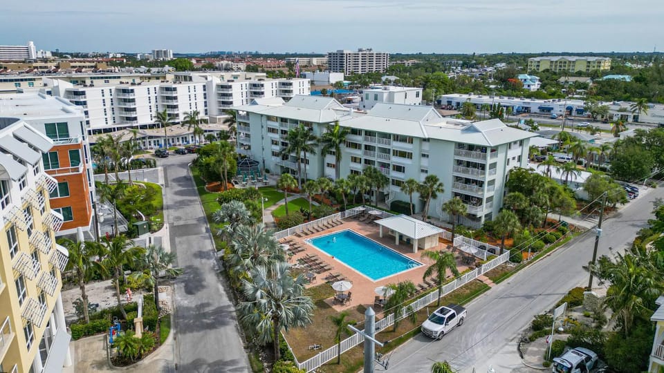 Neighbourhood, Bird's eye view, City view, Pool view, Street view, Swimming pool, Swimming pool