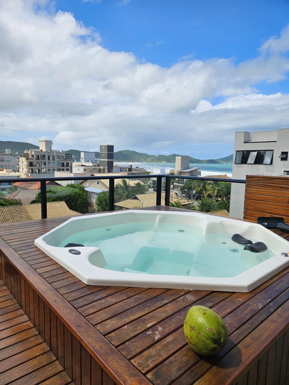 INCRÍVEL DUPLEX COM JACUZZI PRÓXIMO AO MAR, 3 SUÍTES, Apt 408 Apartment in Bombinhas