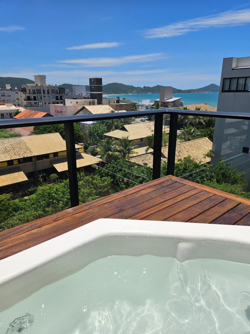 INCRÍVEL DUPLEX COM JACUZZI PRÓXIMO AO MAR, 3 SUÍTES, Apt 408 Apartment in Bombinhas