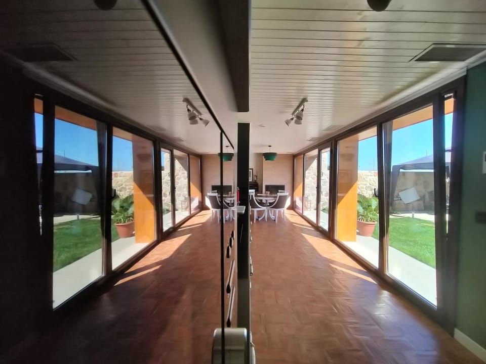 Kitchen or kitchenette, Garden view