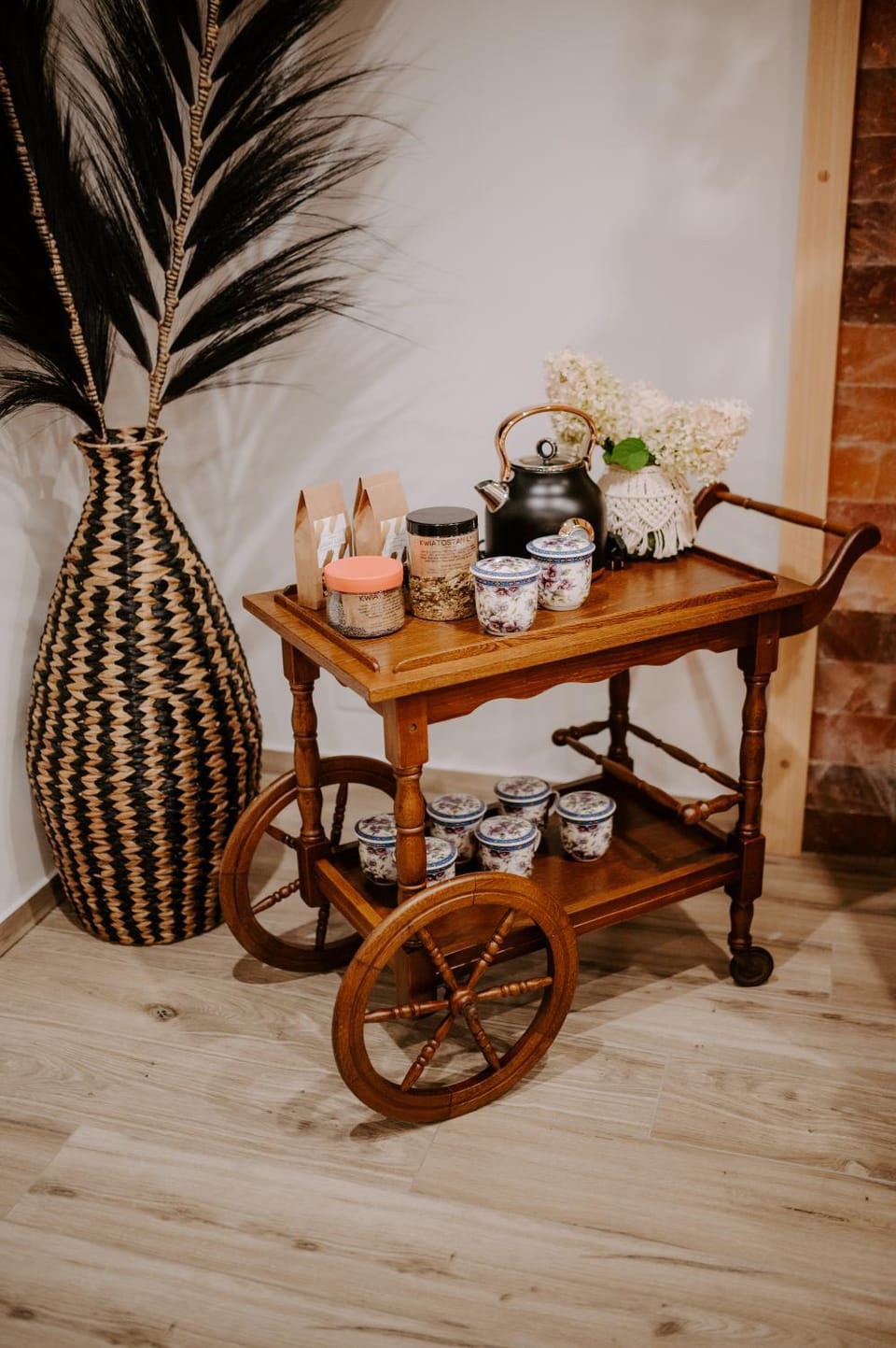 Coffee/tea facilities, Food and drinks
