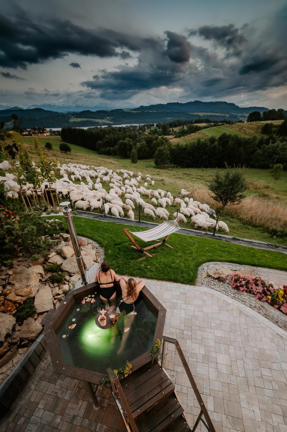 Day, Natural landscape, Bird's eye view, Hot Tub, Mountain view, Pool view, Swimming pool, sunbed