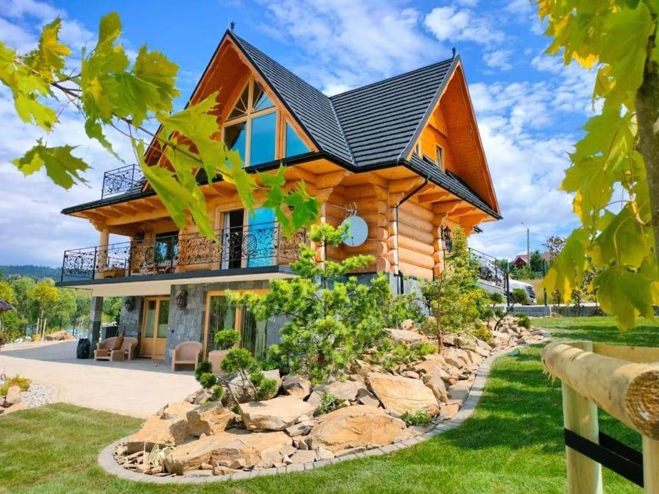 Property building, Spring, Day, Natural landscape, Garden, Garden view