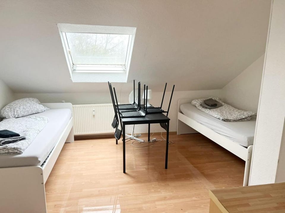 Bed, Photo of the whole room, Seating area, Dining area, Bedroom, towels