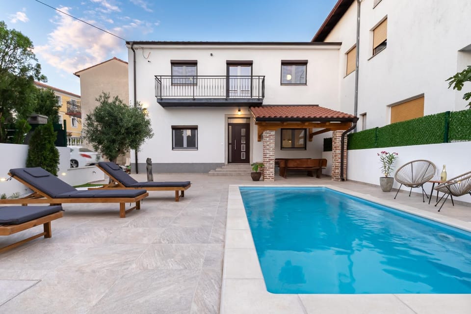 Garden, Swimming pool, Swimming pool