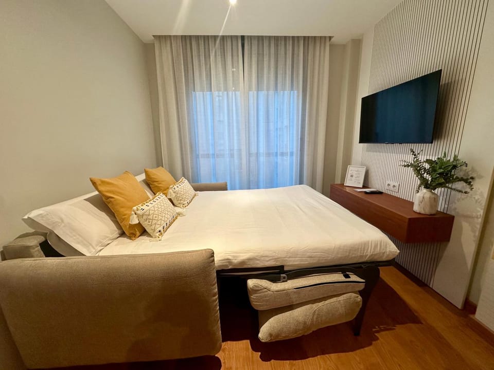 Bed, Living room, Photo of the whole room