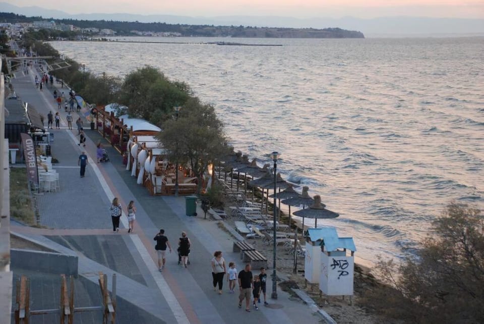 Endless Blue, In the wave Apartment in Decentralized Administration of Macedonia and Thrace