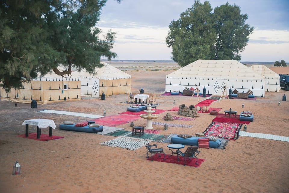 Day, People, Natural landscape, Seating area, group of guests, sunbed