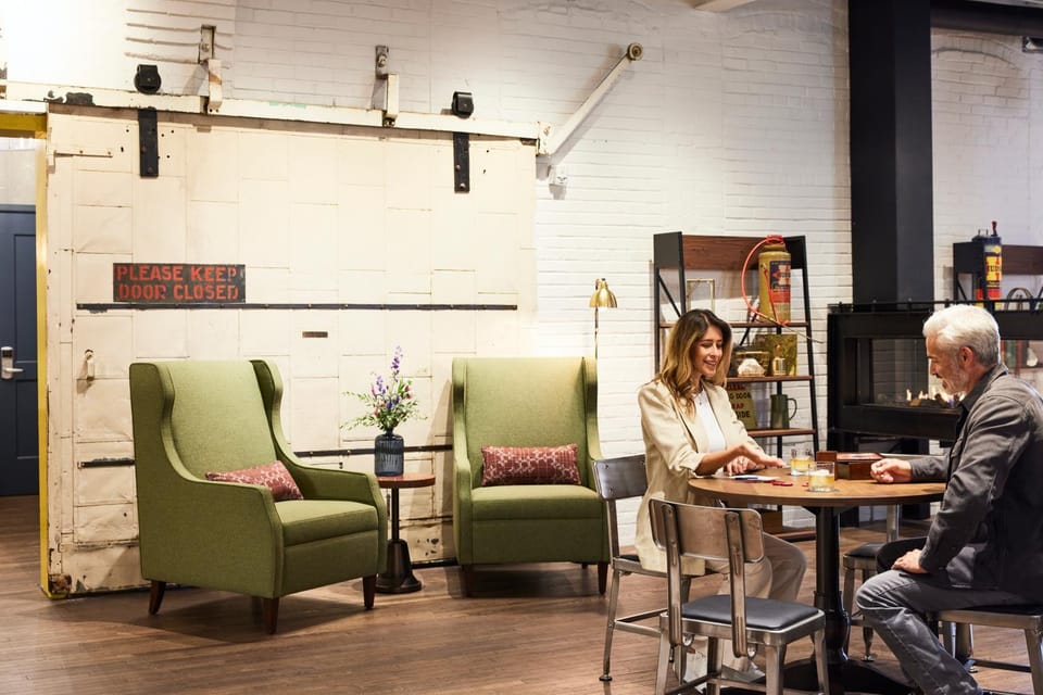 Restaurant/places to eat, People, Lobby or reception