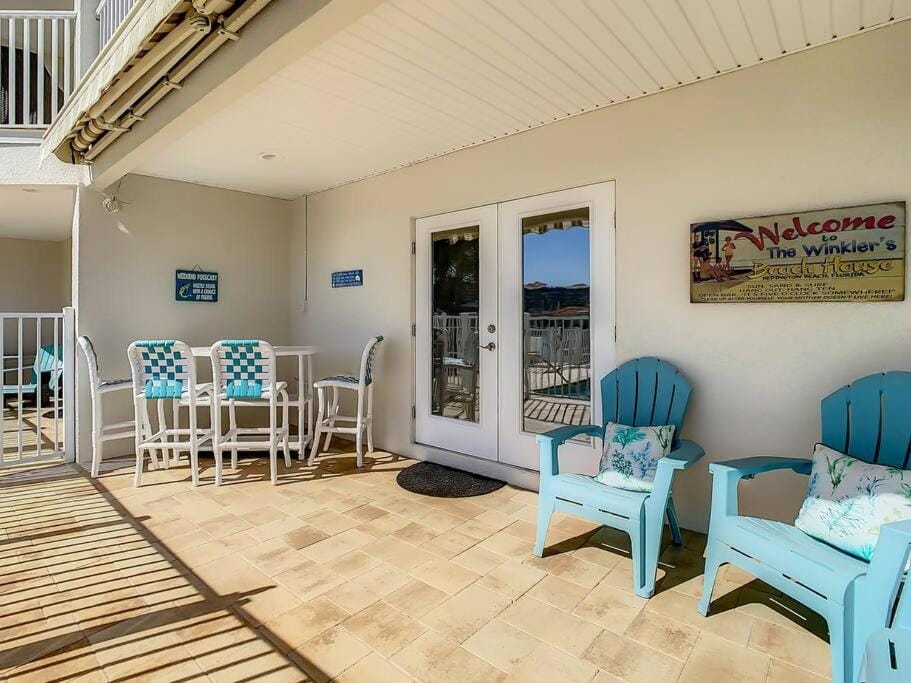 Clearwater Penthouse 5 min Beach walk Heated Pool House in Clearwater Beach