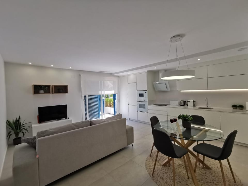 TV and multimedia, Kitchen or kitchenette, Living room, Seating area, Dining area, Evening entertainment