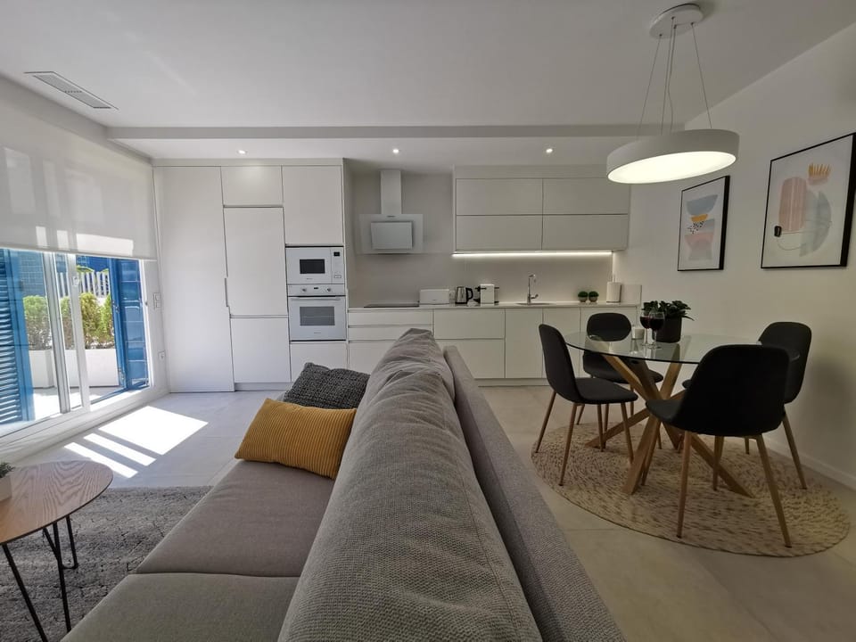 Kitchen or kitchenette, Living room, Seating area, Dining area, minibar, pet friendly, stove