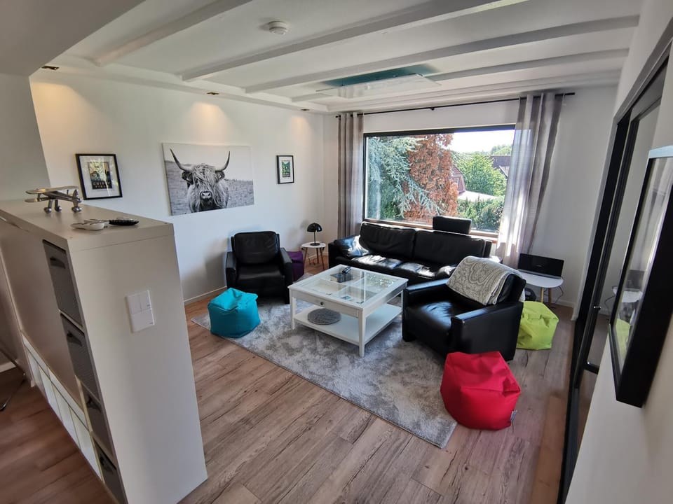 Communal lounge/ TV room, Living room, Seating area