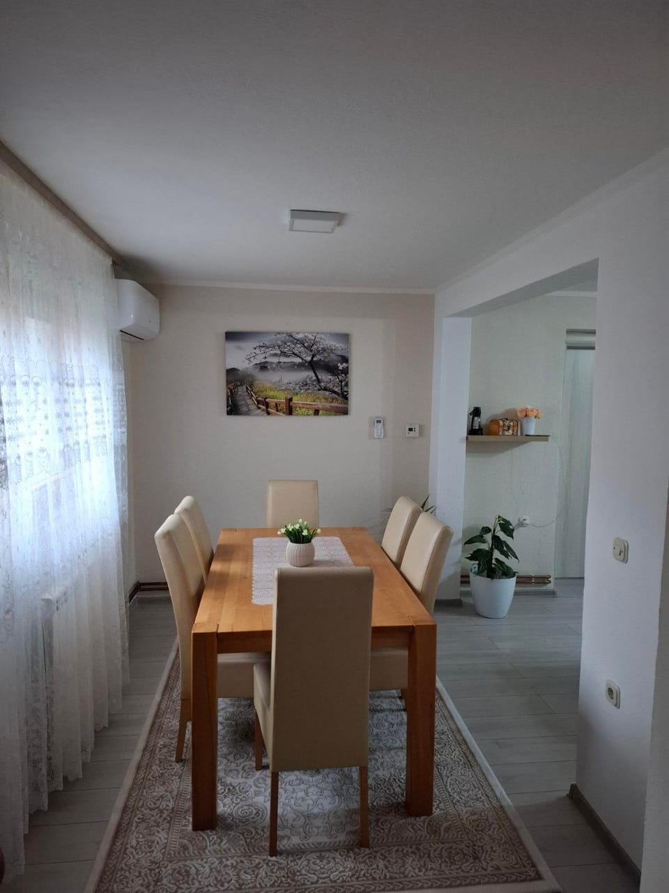 Seating area, Dining area