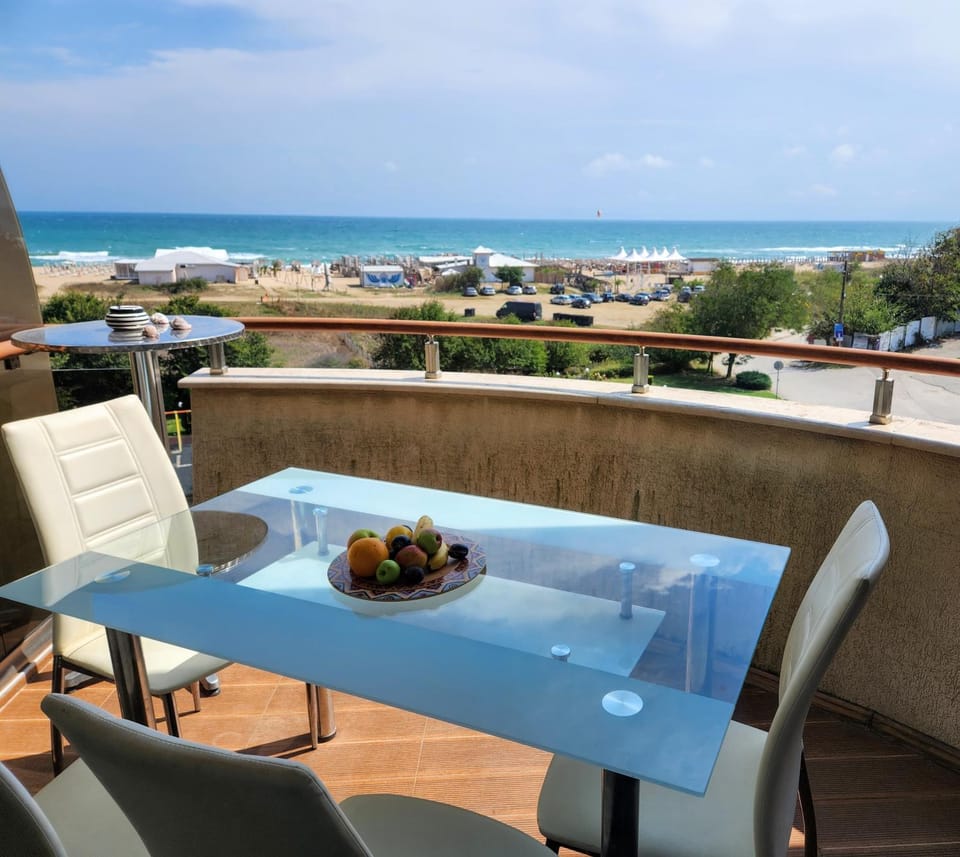 Balcony/Terrace, Balcony/Terrace, Seating area, Dining area, Beach, Sea view