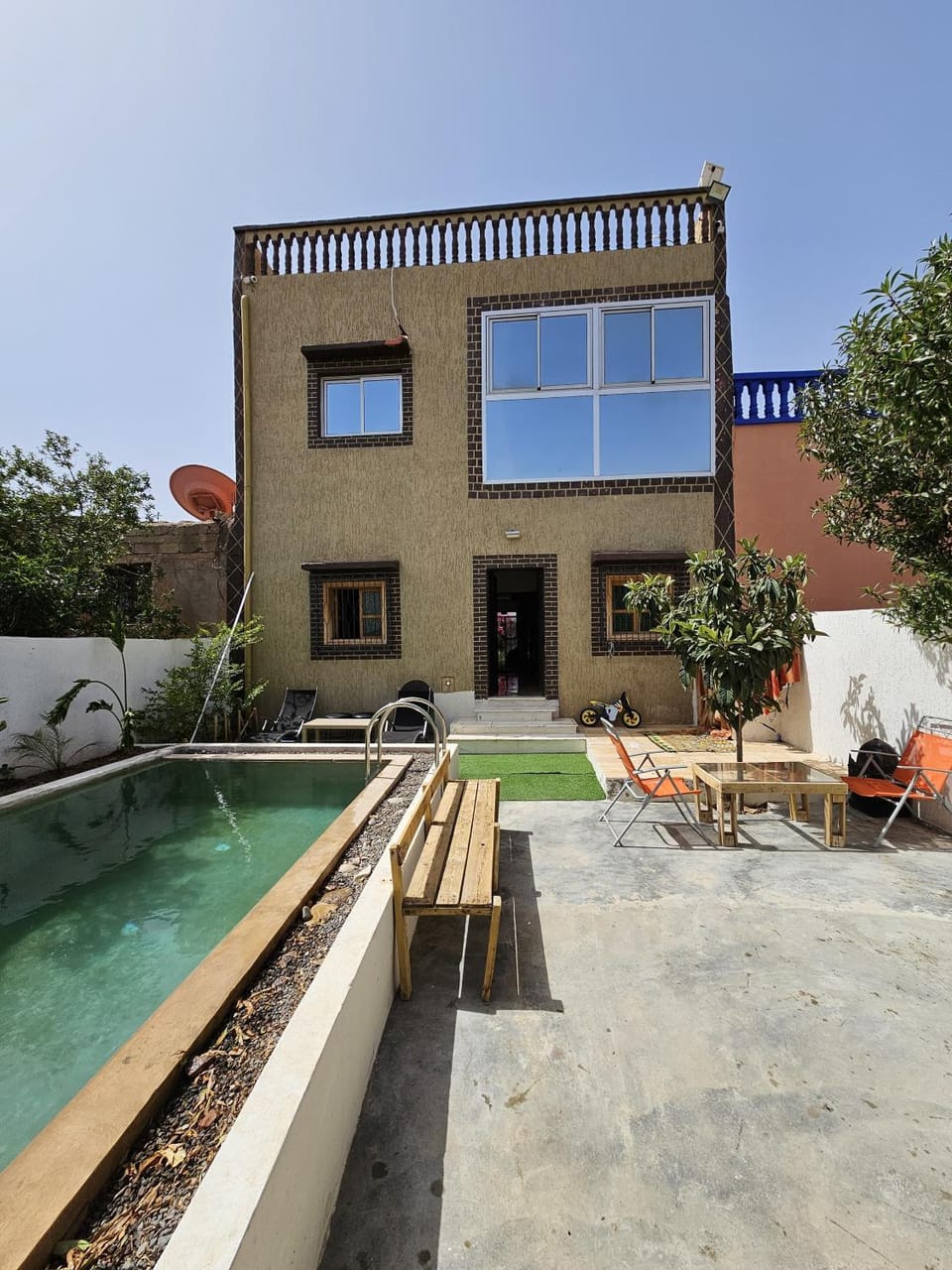 Property building, Patio, Day, Natural landscape, Garden, Garden view, Pool view, Swimming pool, sunbed