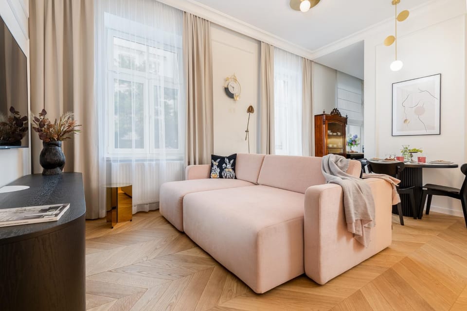 Bed, Living room, Seating area