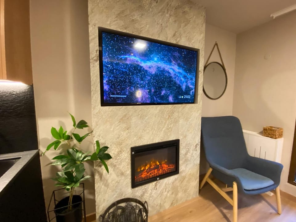 TV and multimedia, Evening entertainment, flat iron