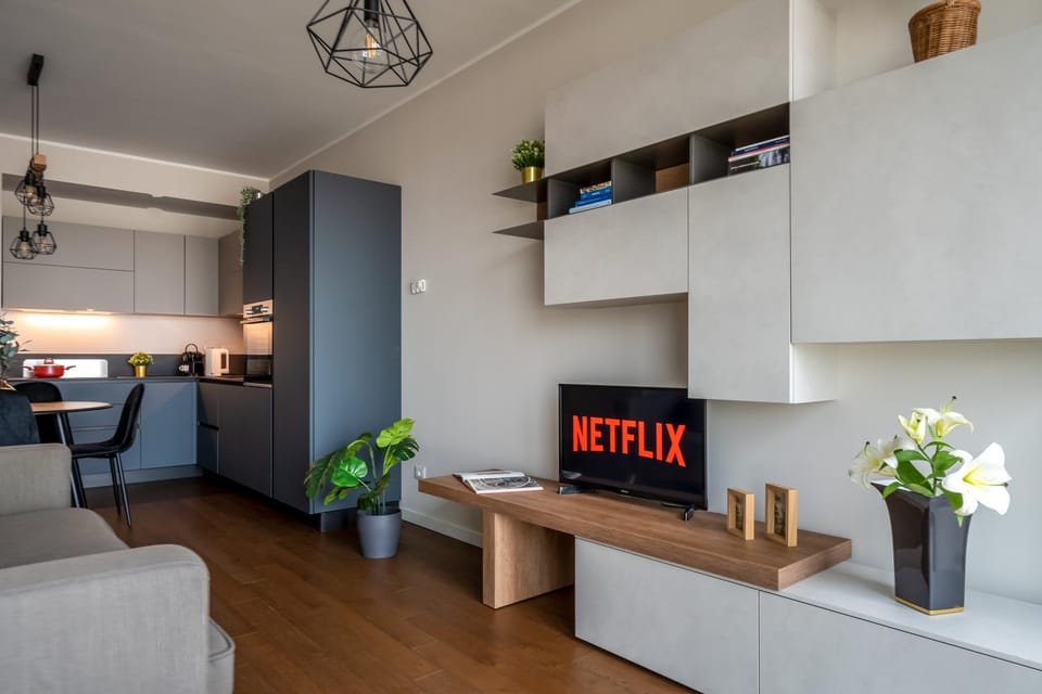 TV and multimedia, Living room, Evening entertainment