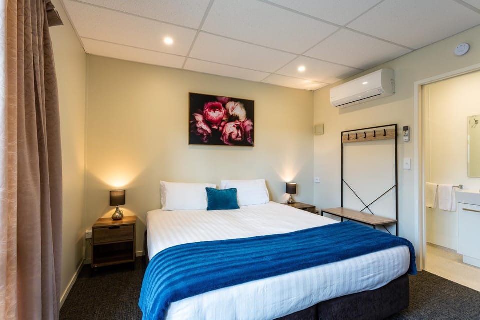 Bed, air conditioner