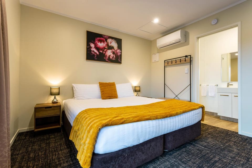 Bedroom, air conditioner