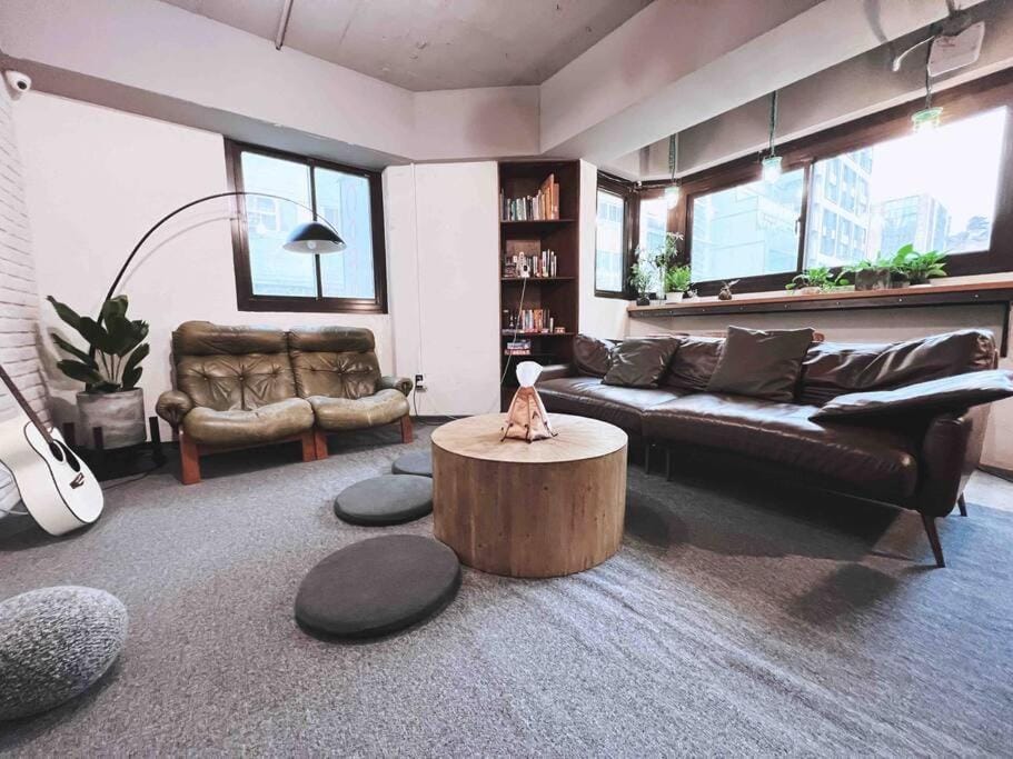 Communal lounge/ TV room